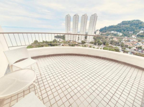 ROMANTIC COUPLE SUITE + BEACH-FRONT BALCONY